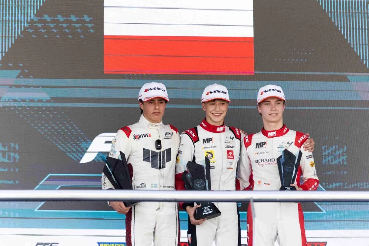 Borys Łyżeń z kolejnym podium w Hiszpańskiej F4! Walka o mistrzostwo trwa, zostały dwie rundy!