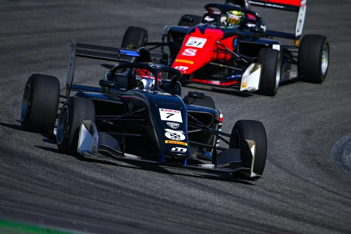 Dobrzański bliski zwycięstwa na Hockenheimringu. Trzecie podium, w tym sezonie, w klasyfikacji generalnej Euroformula Open i trzykrotnie na podium Rookie Cup podczas tego weekendu