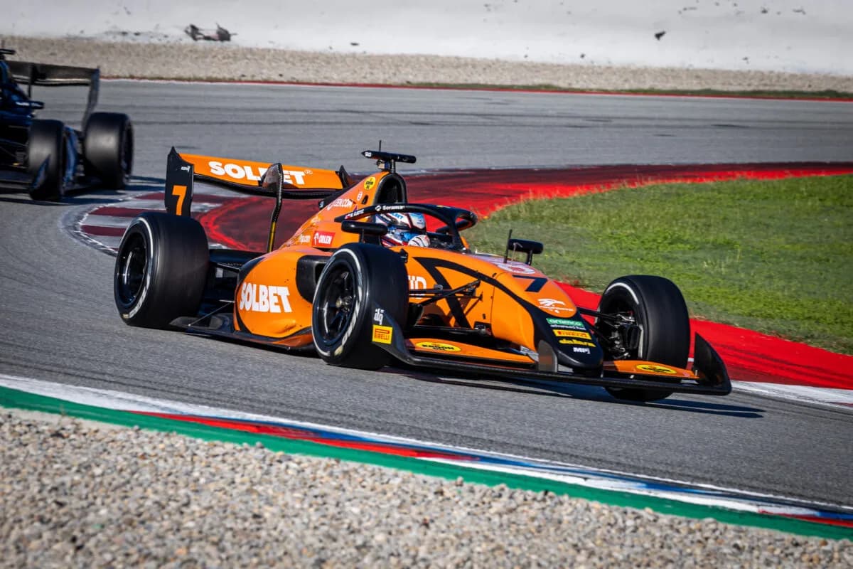 Maciej Gładysz zakończył sezon FIA F3 testami w Barcelonie